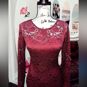 Fitted burgundy dress